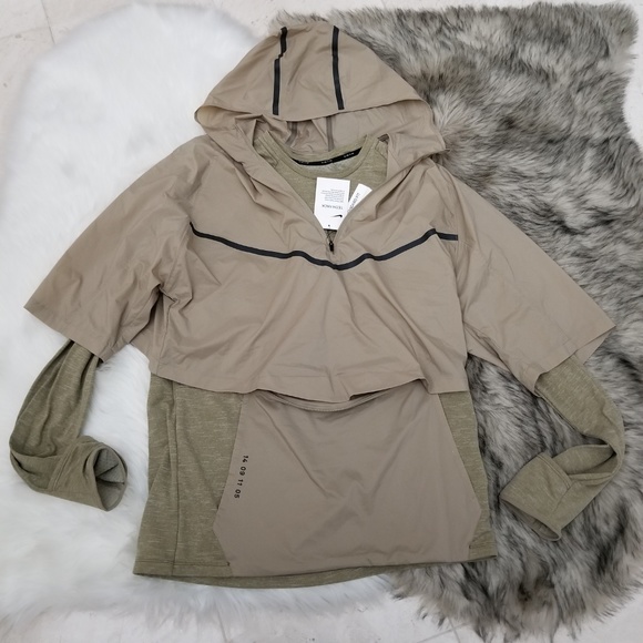 By NIKE- Therma Sphere Tech Pack Top neutral Beige colored. NWOT - Picture 6 of 8